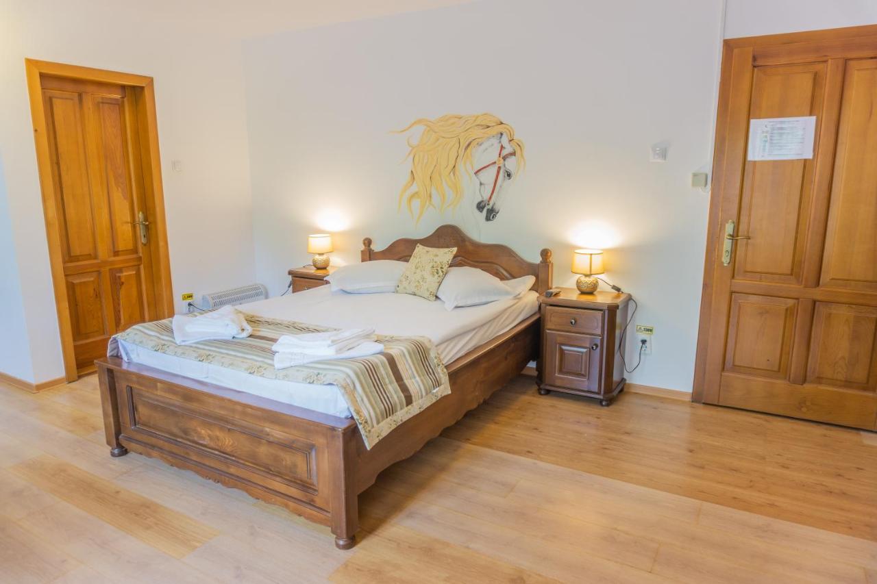 Popasul Craiului Villa Zărneşti Esterno foto